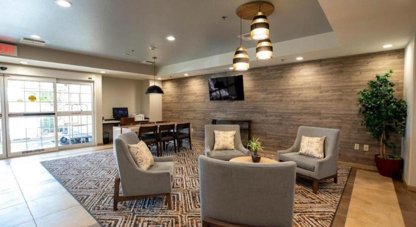 Candlewood Suites Saint Joseph By Ihg Εξωτερικό φωτογραφία