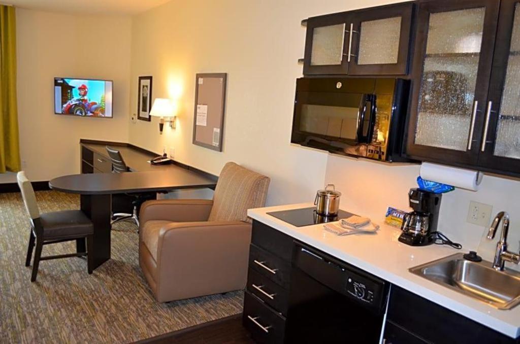 Candlewood Suites Saint Joseph By Ihg Εξωτερικό φωτογραφία
